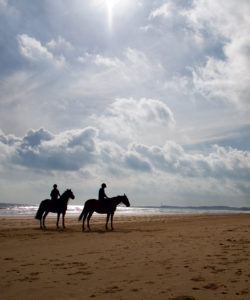 Faire du cheval sur la plage